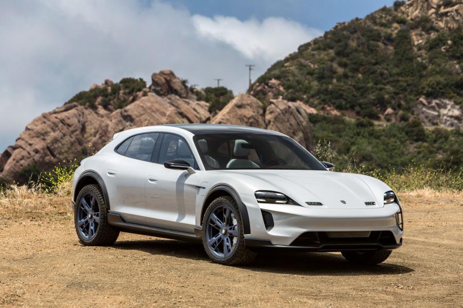  Porsche Mission E Cross Turismo 2018 года  (фото 60 из 66)